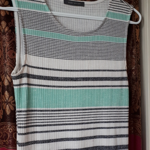 Dress - Picture 4 of 10